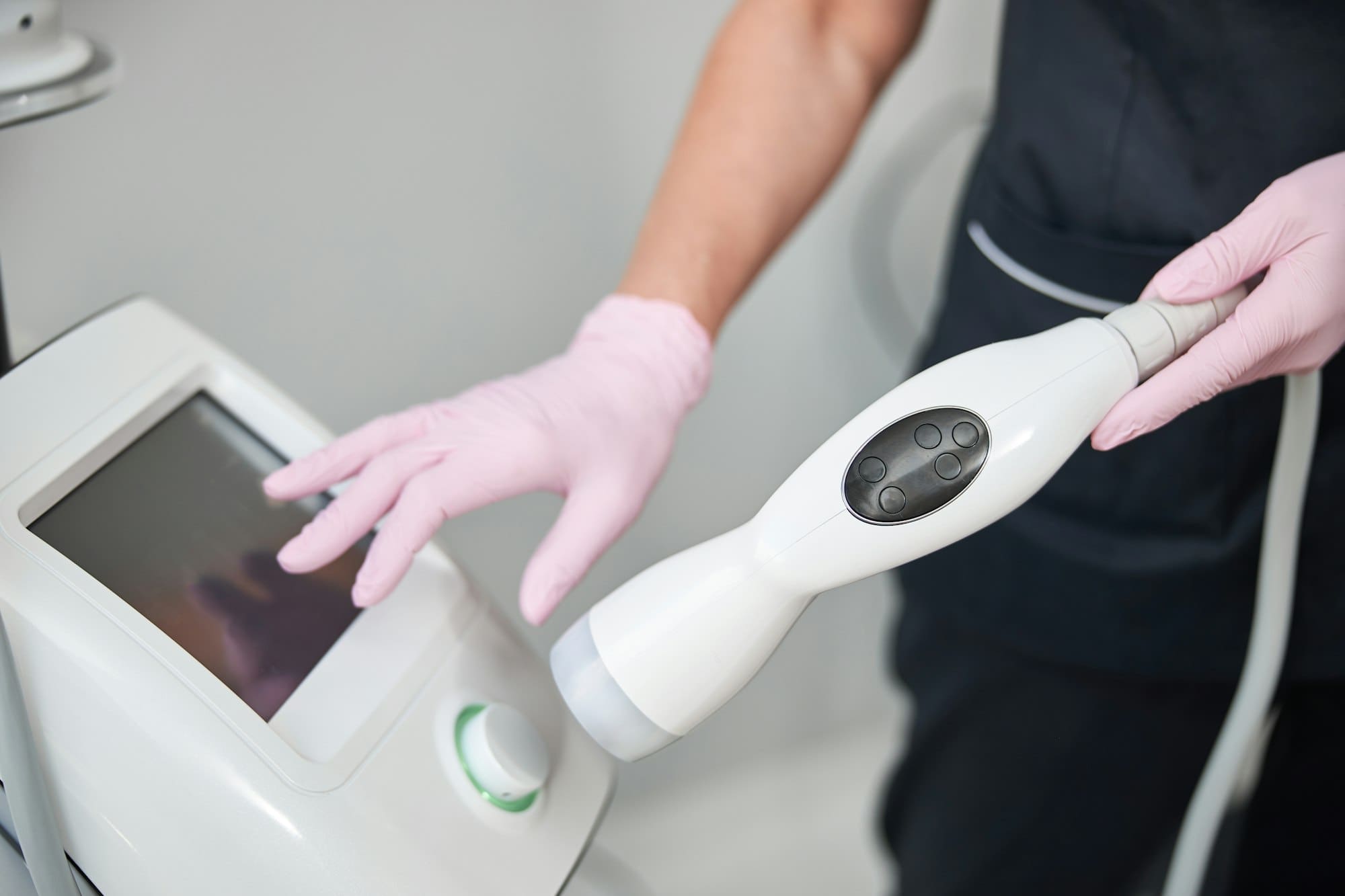Apparatus for non-invasive fat reduction in hands of a beautician